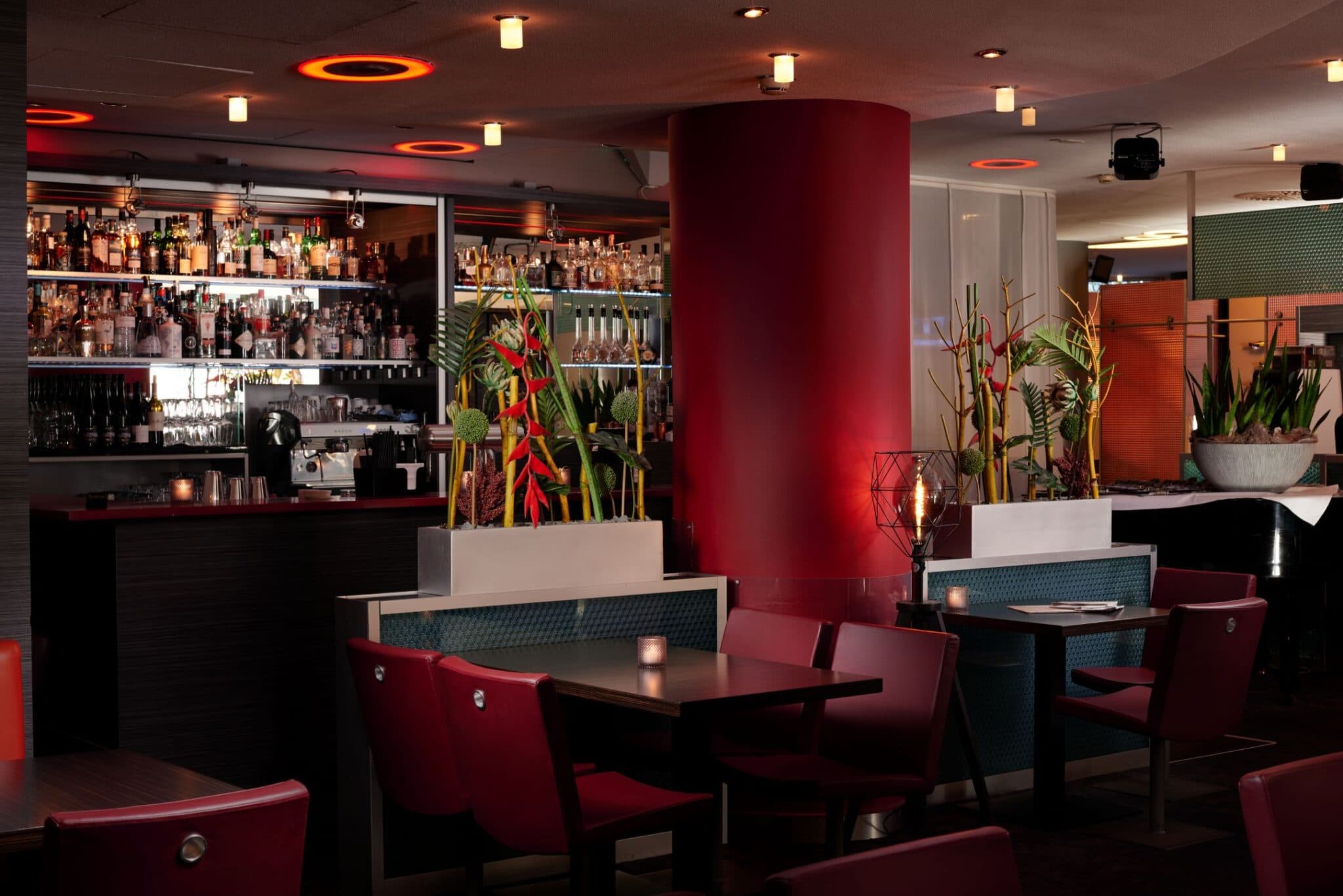 Barbereich der Hotelbar mit Tresen im NOVINA Hotel Wöhrdersee in Nürnberg City