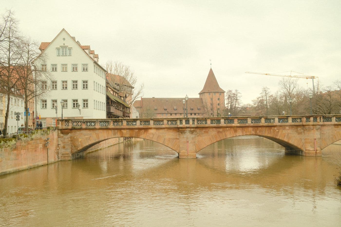 Brücke über die Pegnitz im Zentrum von Nürnberg